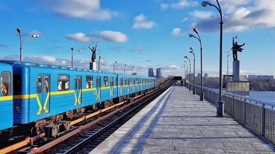Рух поїздів між станціями Лісова та Дніпро в Києві відновлять достроково