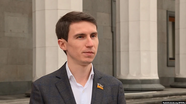 Слуга пояснив, чому 5-й рік поспіль декларує виграші в лотерею