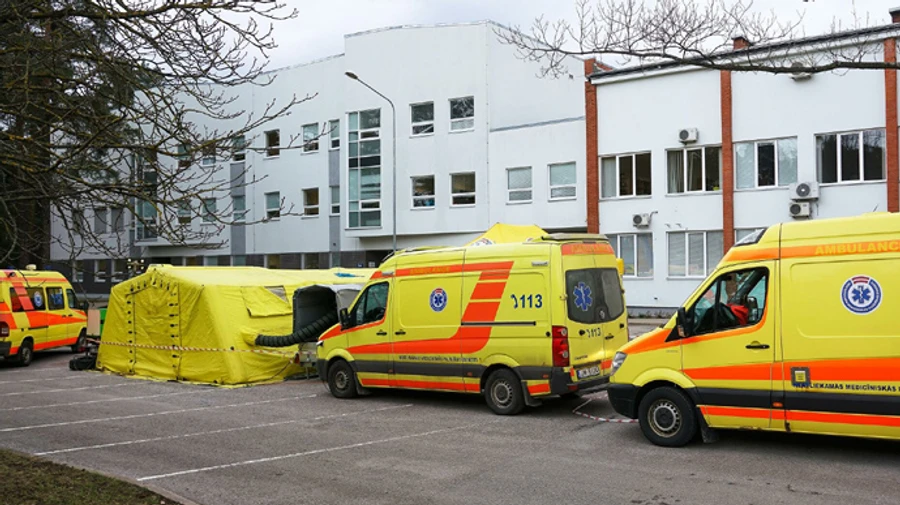 Премьер Литвы: у вакцинированных людей пока не может быть привилегий