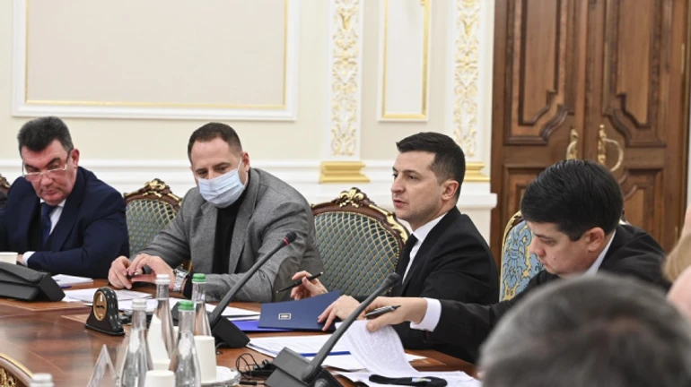 Президент відсторонив главу КСУ на два місяці