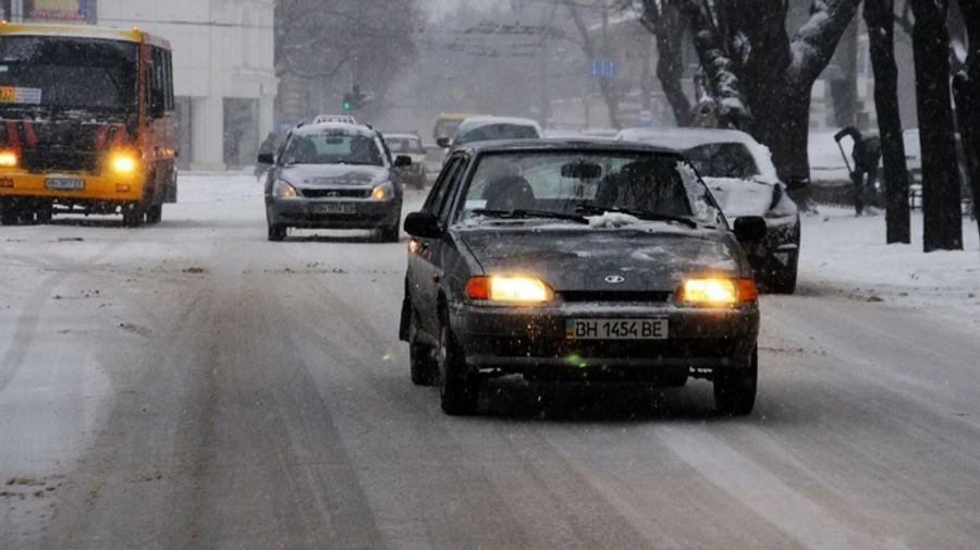 Спасатели призвали водителей быть осторожными: на дорогах гололедица