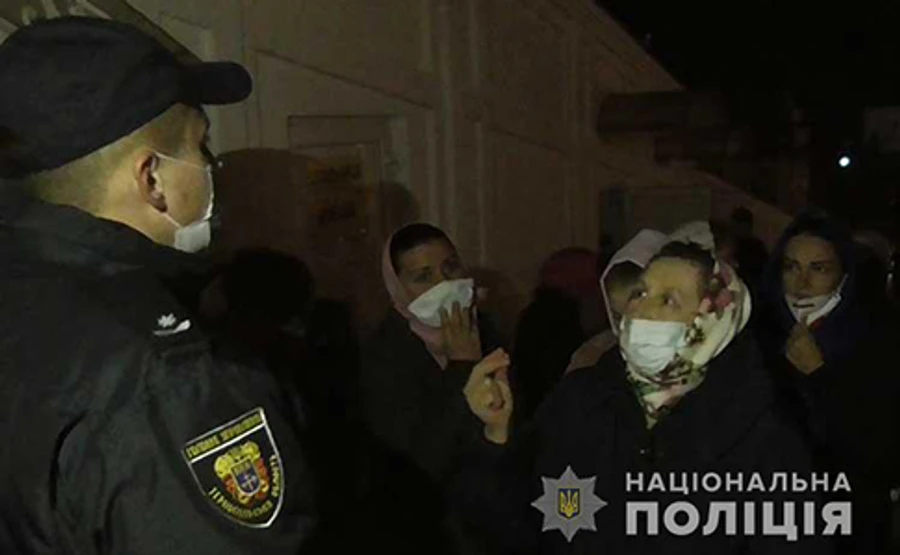 Из-за толпы в Почаевской лавре начали производство