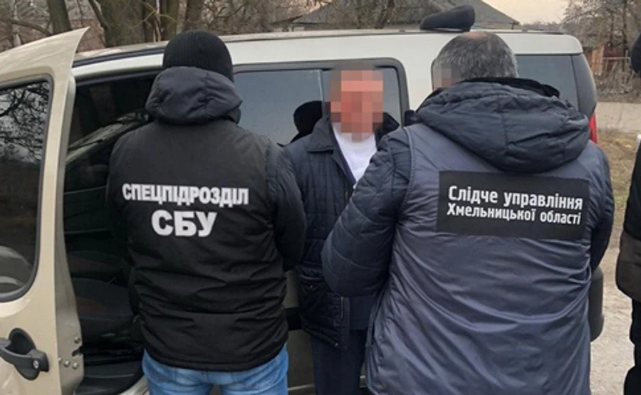 Голову ОТГ на Хмельниччині упіймали на хабарі 