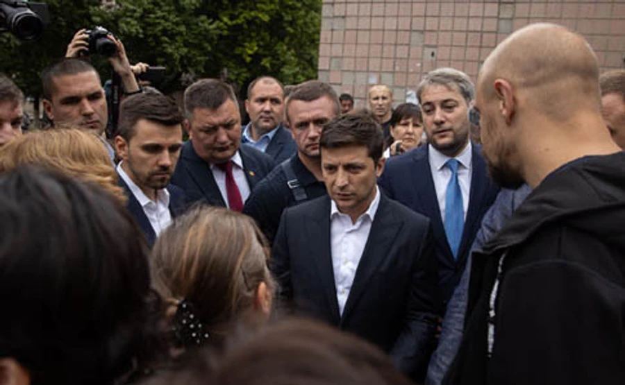 Зеленский обещает не дать Медведчуку монополизировать телевидение