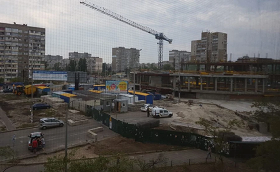 Київ: на скандальному будівництві на Героїв Дніпра загинув робітник