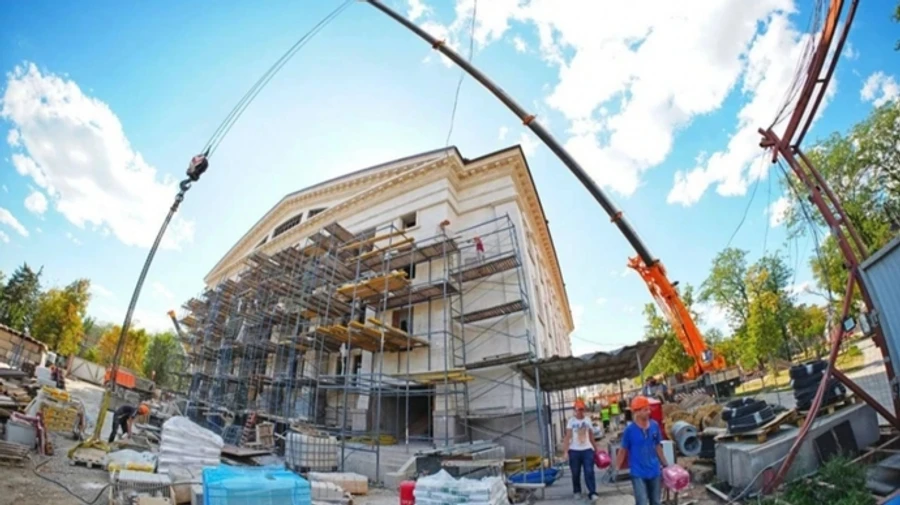 Russians complete repairs of Mariupol Drama Theatre they destroyed – photos 