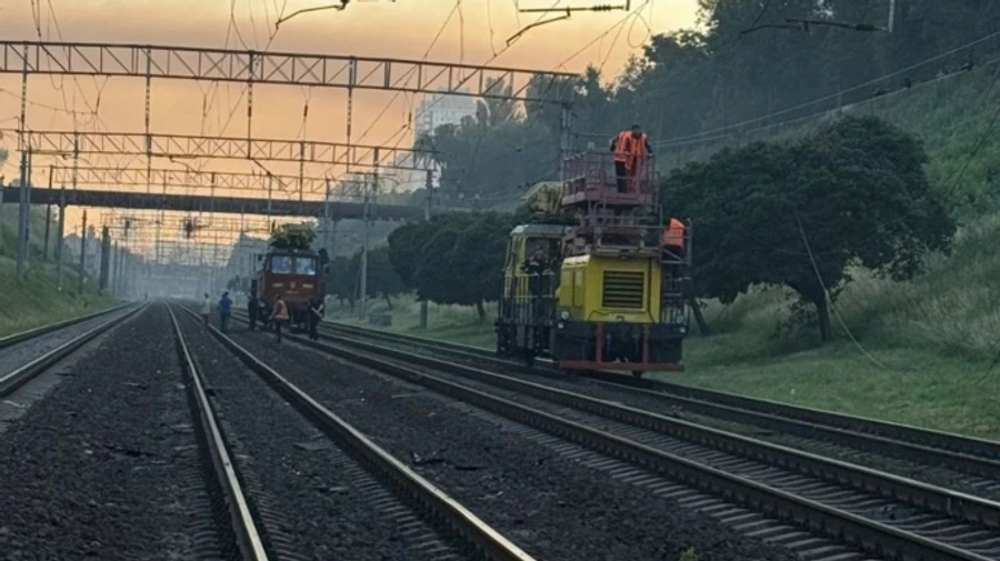 У Києві через російський обстріл пошкоджено залізничну інфраструктуру – УЗ