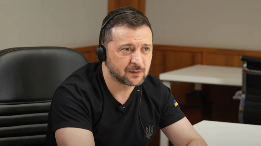 Зеленський про мобілізацію: Якщо половина армії піде додому, треба було у перший день здаватись