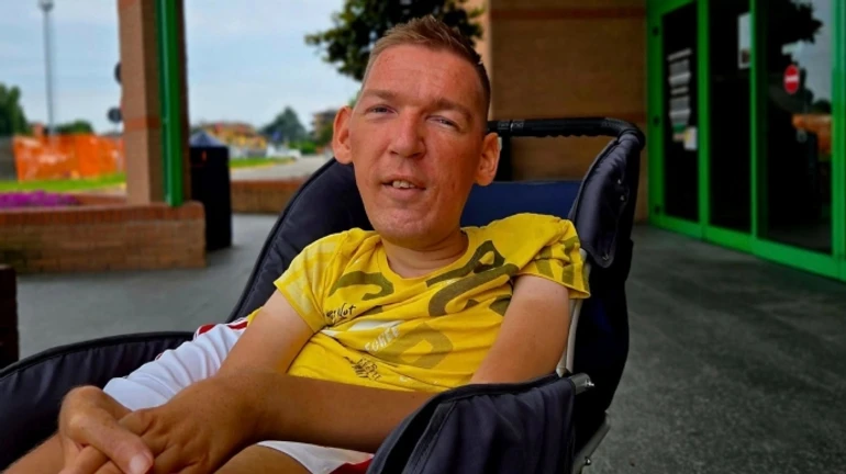 Зеленському доповіли про збори Назарію Гусакову, який вже покинув Україну