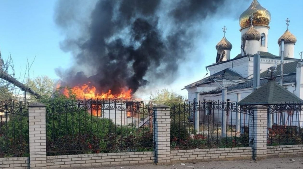 Росіяни атакували ринок і храм у Вільнянську: загинуло подружжя