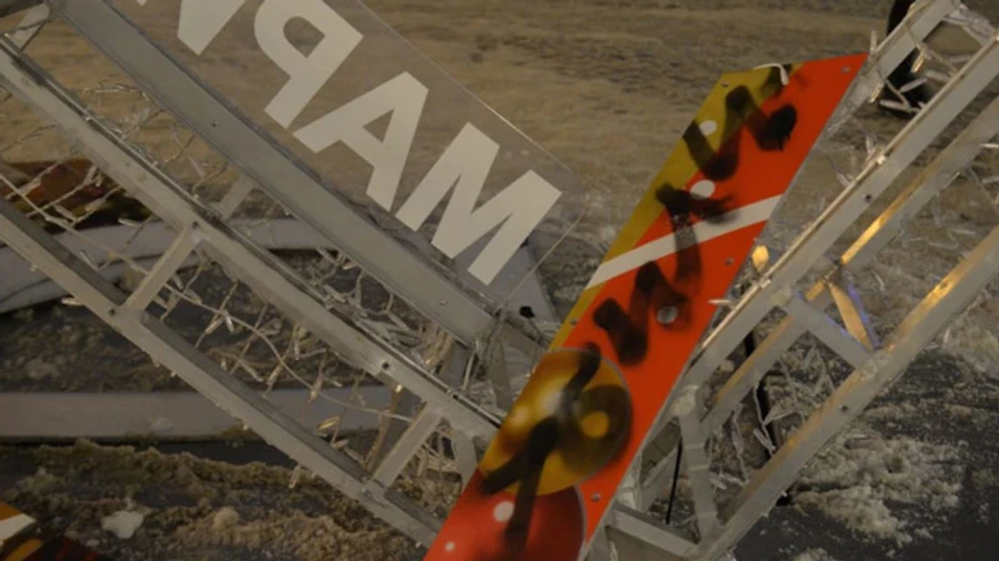 Вы его разбомбили. Иуды: россияне задержали школьницу за правдивую надпись о Мариуполе