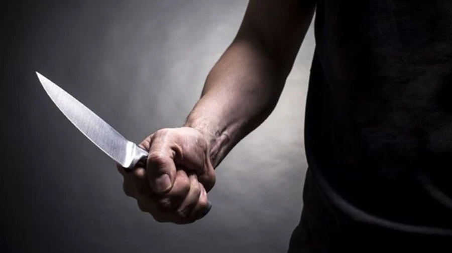 Чоловік напав на поліцейського і медика під час виклику: полісмен загинув