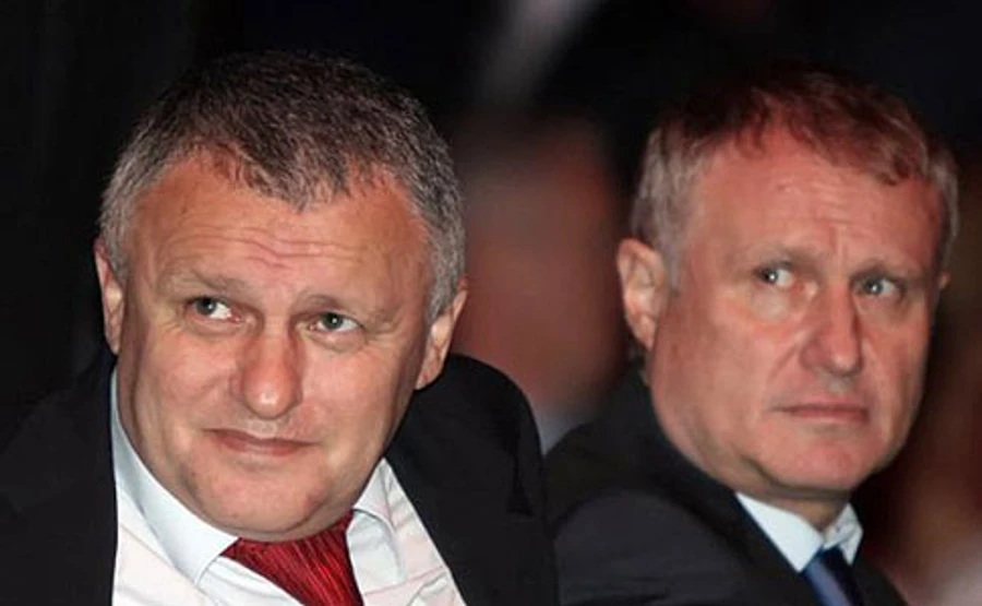 Суд зобов'язав Приватбанк виплатити депозити офшорам Суркісів