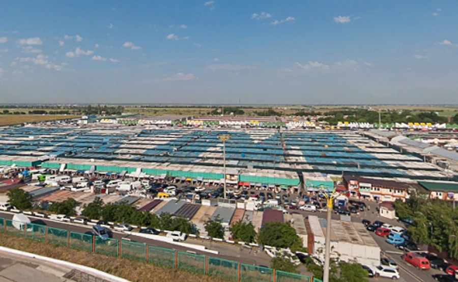 Рынок, где работает 60 000 человек, закрывается на карантин