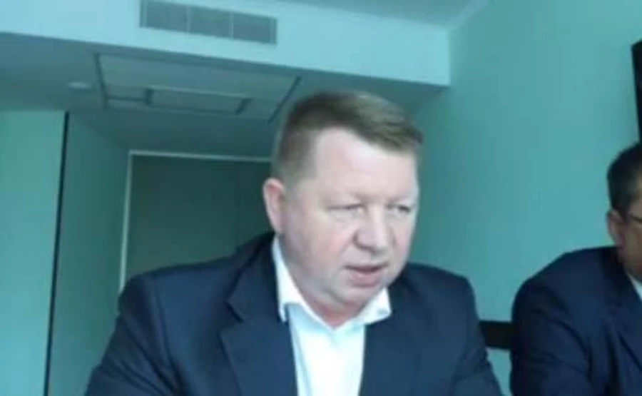 У справі Януковича вже з’явилась зрада військових і штурм бронетехніки