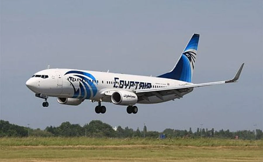 Неизвестные захватили самолет EgyptAir и посадили его на Кипре