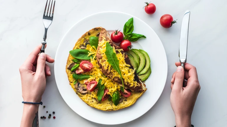 Відкладаєте вечерю до останнього? Вчені розповіли, коли найкращий час для останнього прийому їжі