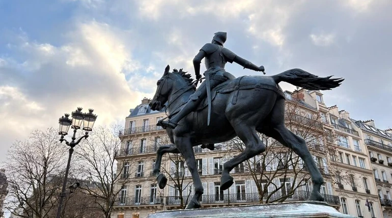 У Парижі вкрали меч зі статуї Жанни д'Арк