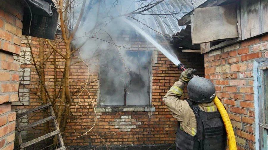 РФ атакувала Дніпропетровську і Запорізьку області: пошкоджені будинки, аптека, четверо поранених