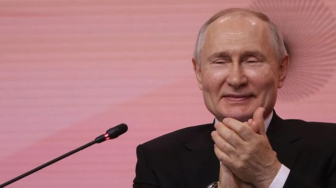 В день мятежа Пригожина Путин наблюдал за фестивалем с борта яхты – СМИ