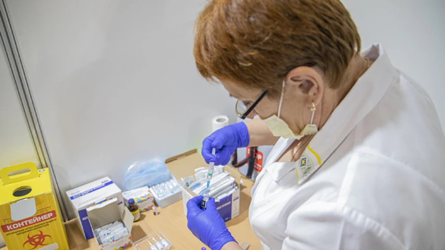 COVID в Киеве: за сутки новых больных вдвое больше, чем выздоровлений