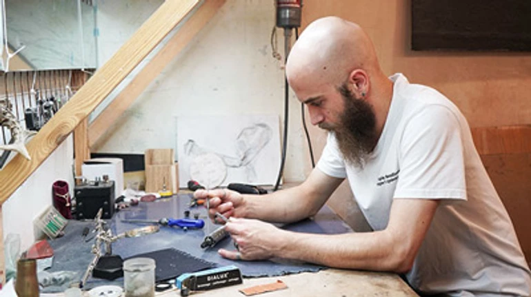 Переплавлять жизненные истории в украшения: как бывшие айтишники стали властелинами колец