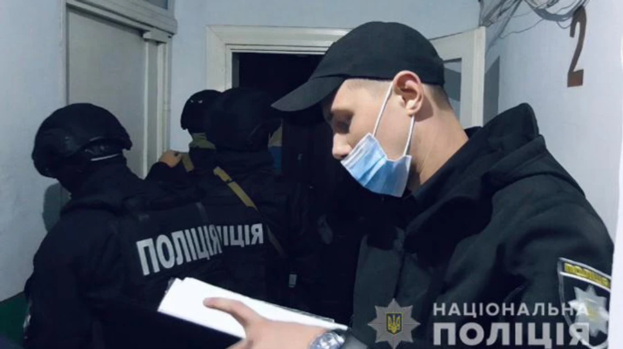 Чоловік влаштував стрілянину на АЗС на Івано-Франківщині: двоє поранених