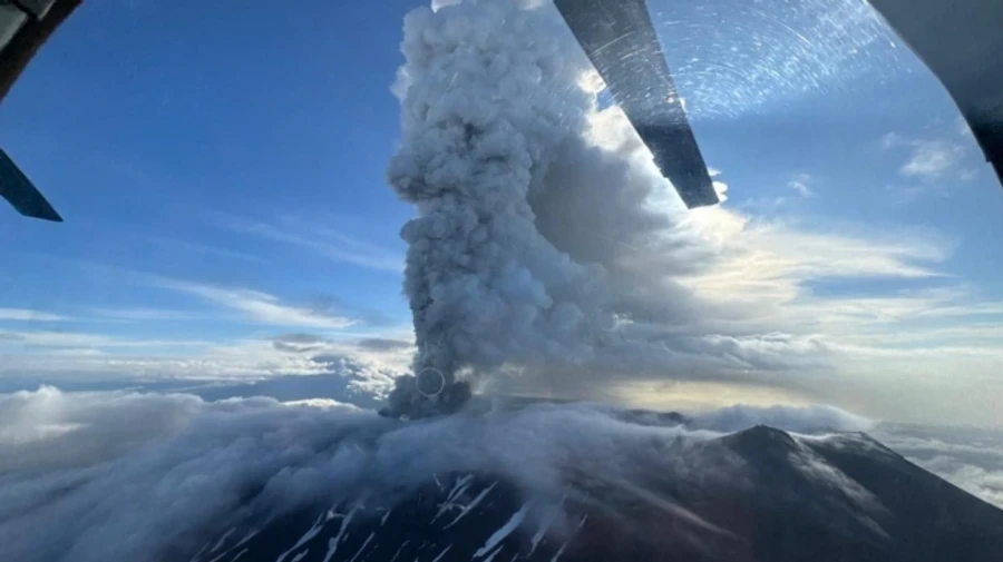 На Камчатке один из вулканов извергается впервые в истории наблюдений