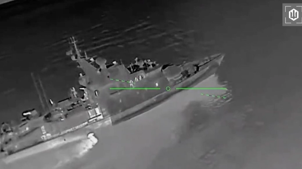 Ukrainische Streitkräfte greifen russisches Patrouillenboot und ...
