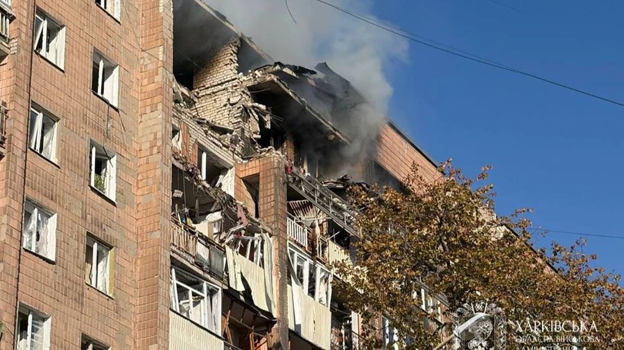 У Харкові російський Шахед зруйнував кілька поверхів будинку, є постраждалі
