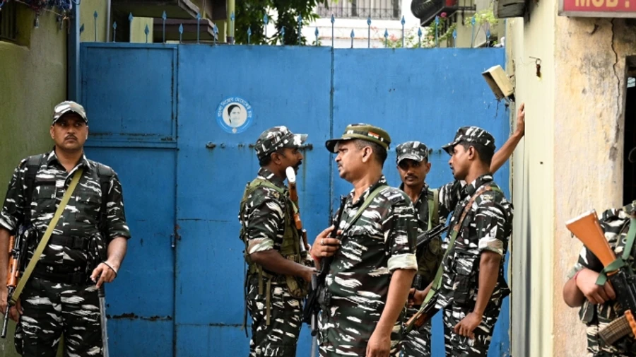 Network that lured citizens to Russia for war against Ukraine exposed in India – video