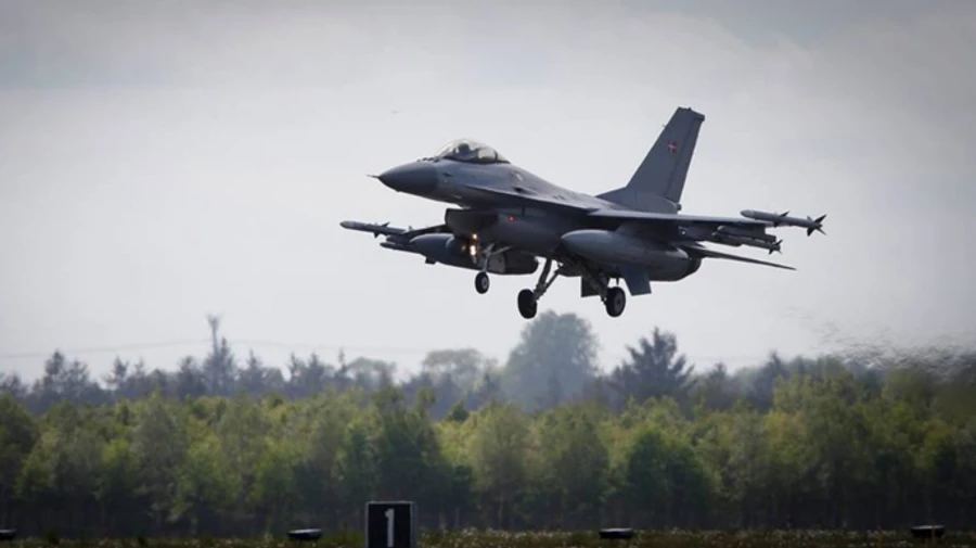 Прем'єрка Данії: Захід обговорює надання Україні винищувачів