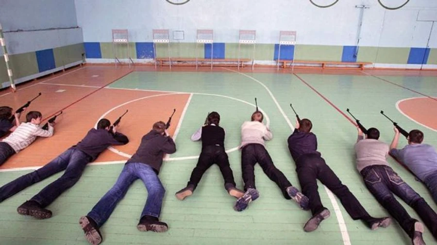 Russian schools plan to reinstate 140 hours of military training