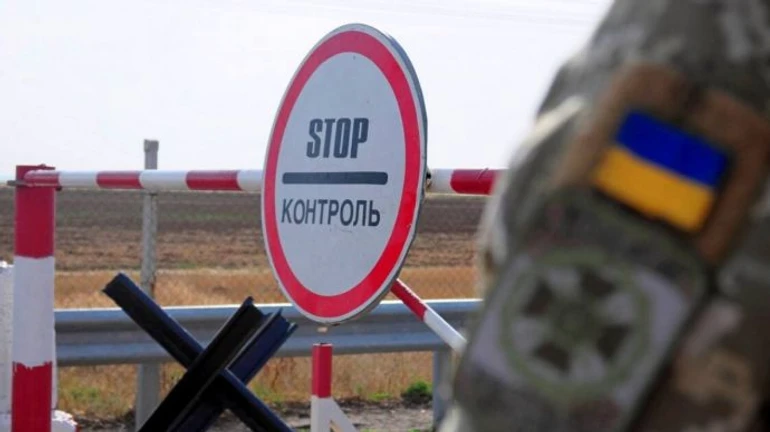 Зеленський доручив розглянути скасування безвізу з Білоруссю