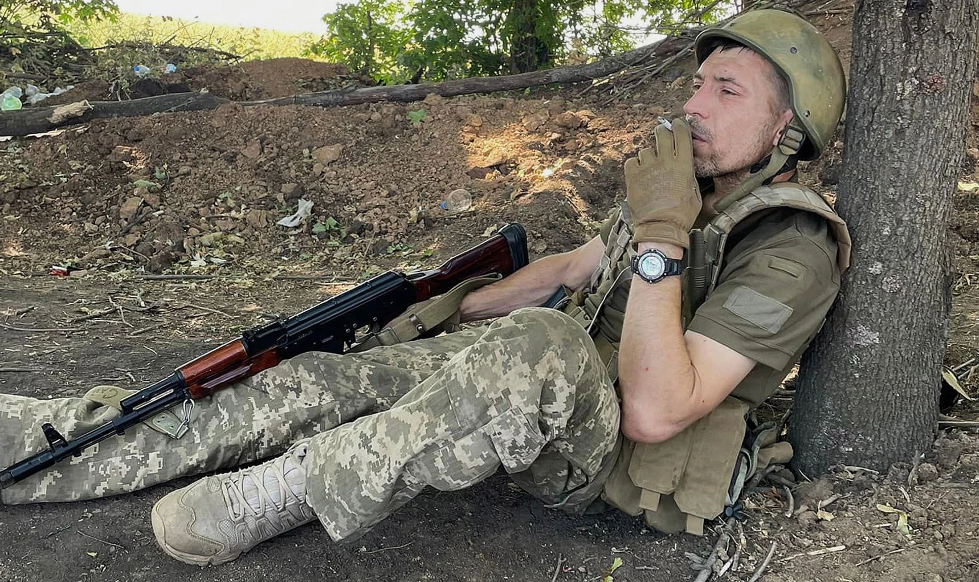 Вернусь на фронт, даже если нужно будет колоть морфин. Смех и боль в интервью с пехотинцем и писателем Сергеем Сайгоном