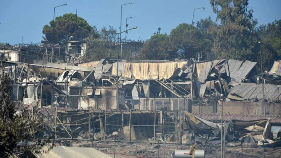 В уничтоженном огнем крупнейшем в Греции лагере для мигрантов вспыхнул новый пожар