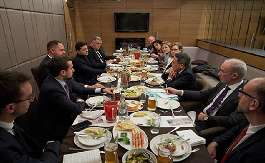 Зеленский заверил послов G7 в неизменности курса нового правительства