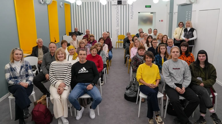 Ворожбит, Кокотюха, Жадан, йога, кіноклуб і бібліотека. Як селище Козельщина на 3500 мешканців приймає зірок в сучасному будинку культури