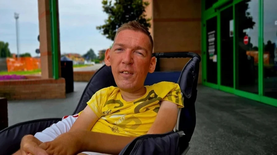 Суд відправив підозрюваного у шахрайстві хворого на СМА Гусакова під нічний домашній арешт