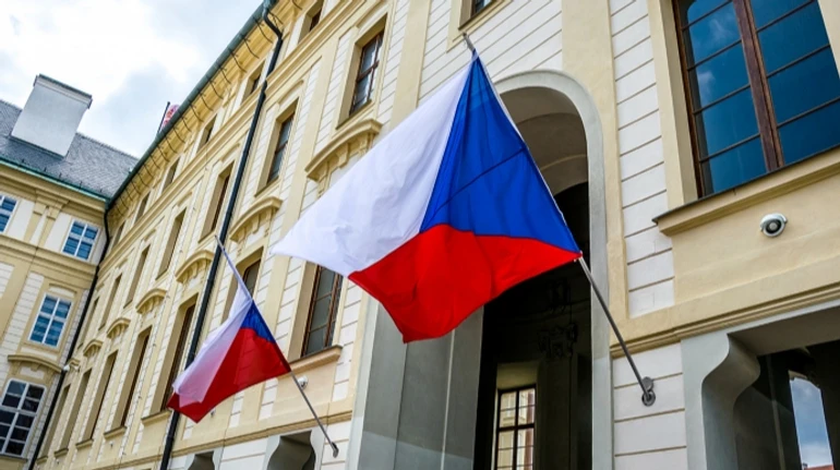 Прем’єр Чехії планує зустрітись із Зеленським у Єревані, але не хоче їхати до Києва