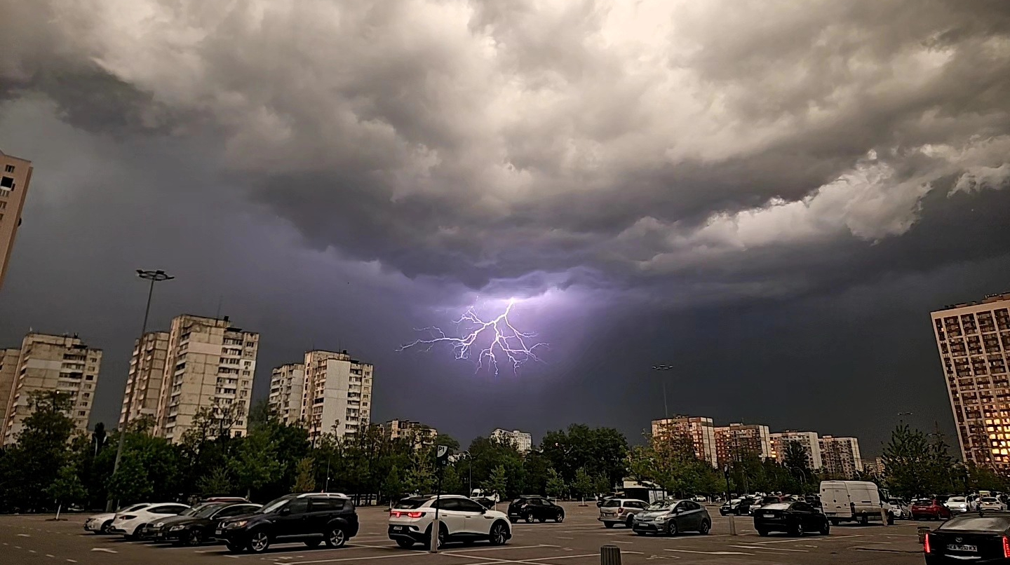 Цього тижня дощитиме по всій Україні