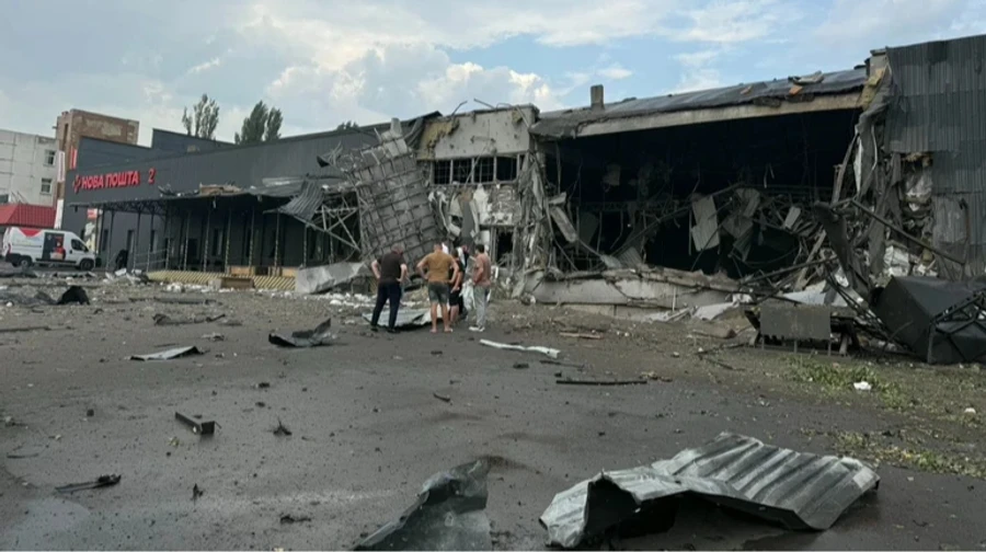 Russians destroy Nova Poshta sorting hub in Kyiv: three killed