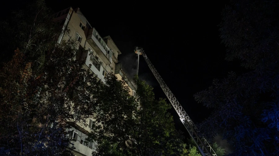 У Києві двоє постраждалих після російської атаки, горіла багатоповерхівка