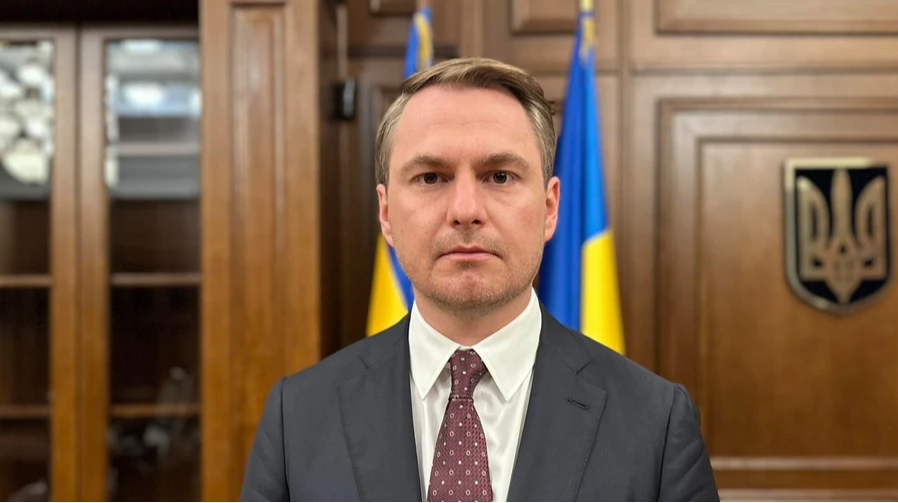 Кравченко підтвердив виїзд за кордон, пославшись на відрядження
