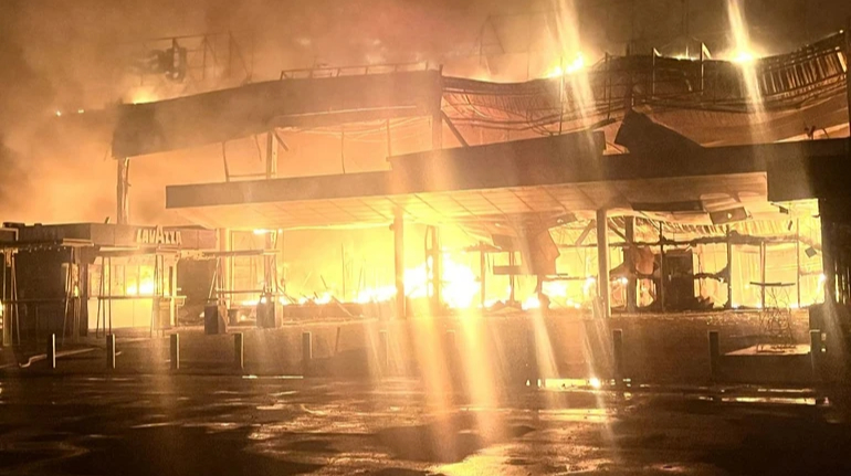 Amstor shopping centre in Zaporizhzhia destroyed by fire after evening Russian attack – photos