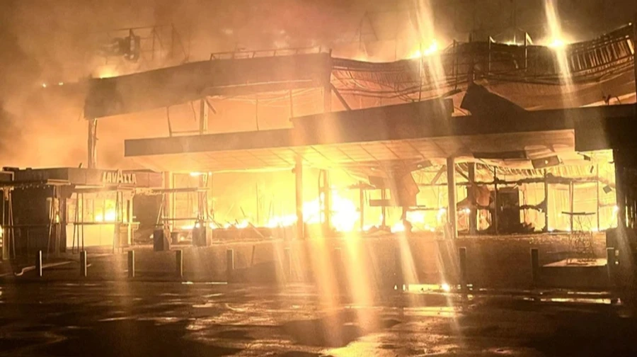 Amstor shopping centre in Zaporizhzhia destroyed by fire after evening Russian attack – photos