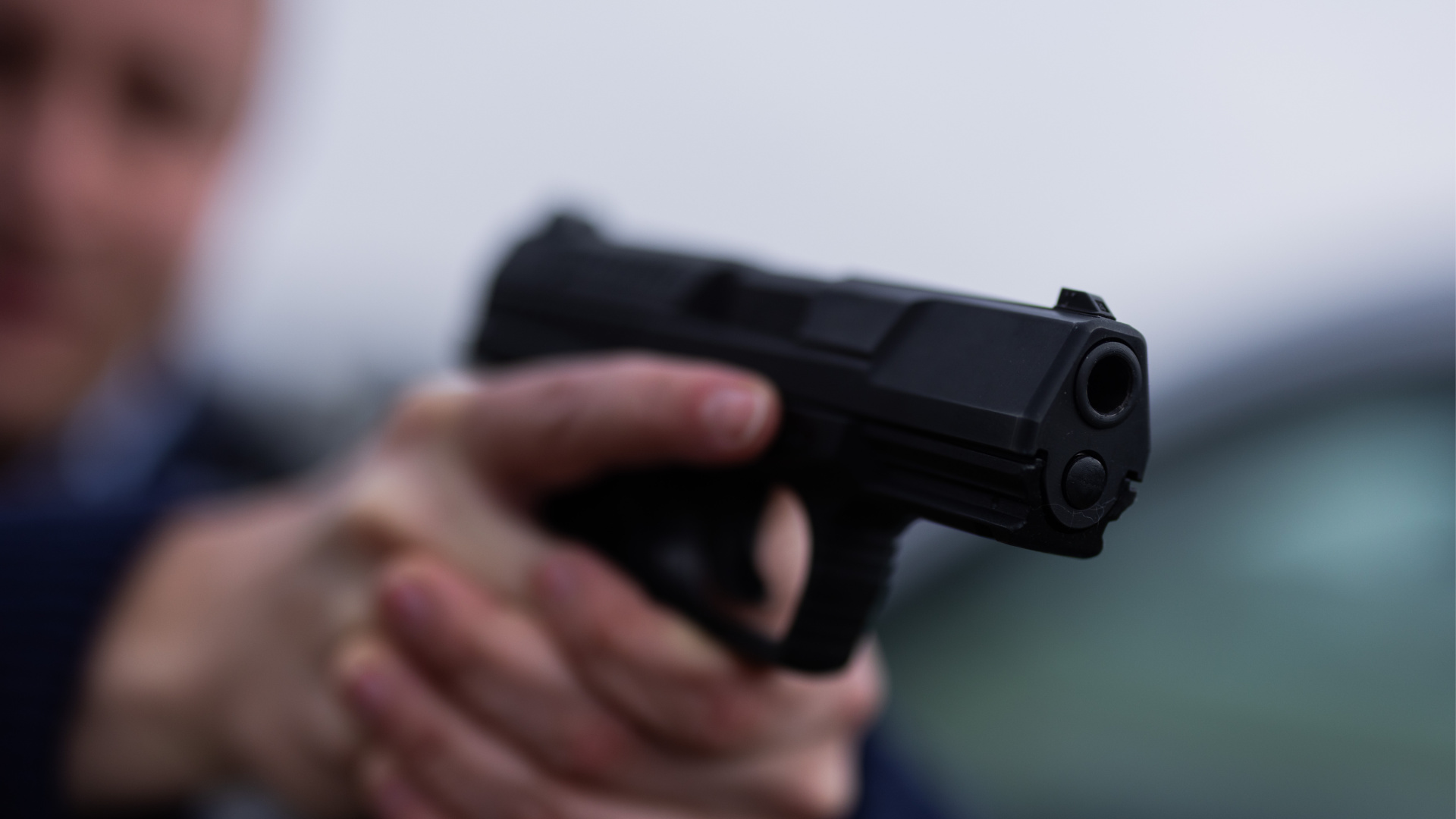 Латвія заборонила володіти зброєю людям із паспортами РФ та Білорусі