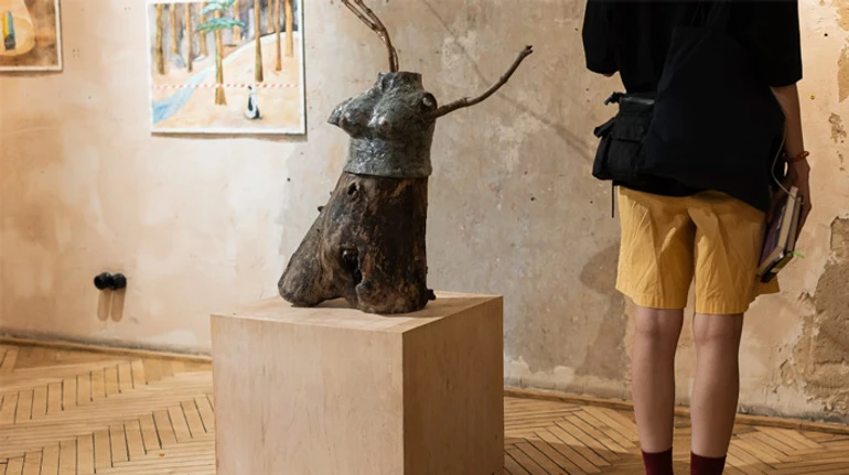 Дійові особи: жінки, земля і кров. Виставка шести українських мисткинь мандрує з Naked Room до Дніпра