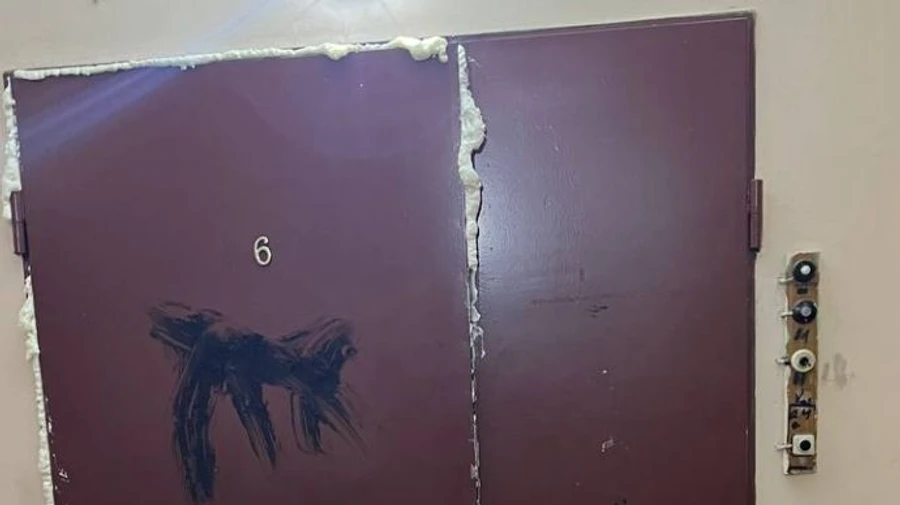 Two Russian military bloggers in St. Petersburg complain that their doors were filled with expanding foam – photo