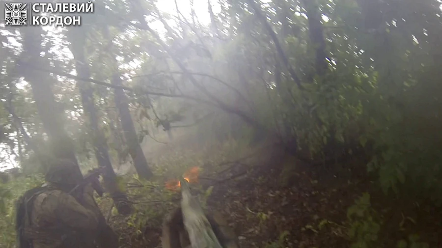 Soldiers of the Steel Border bring the heat: Border Guards show video of heated battle